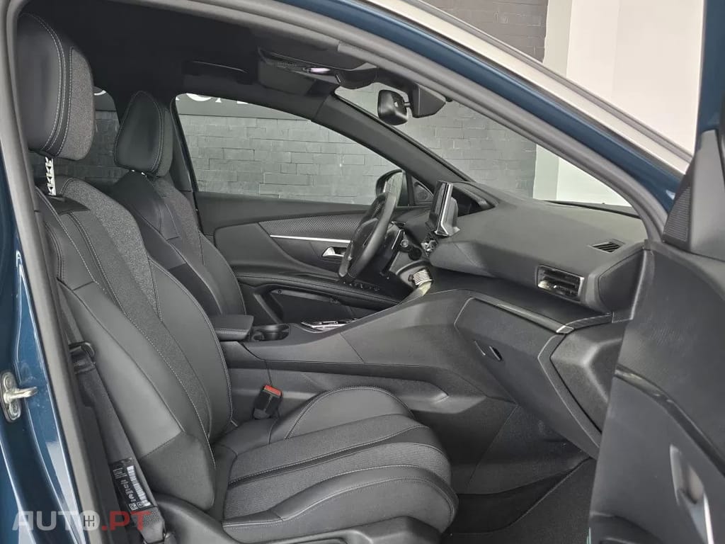 Peugeot 3008 1.6 Hybrid Allure Pack e-EAT8 — fotografia 9
