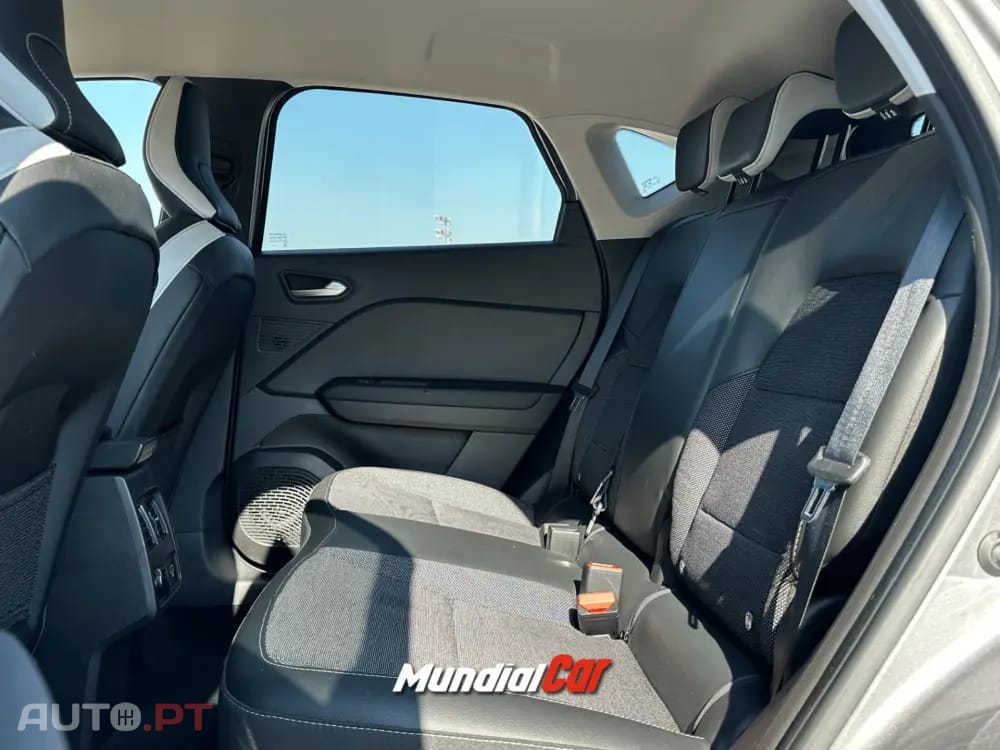 Renault Captur 1.6 Hybrid E-Tech Intens