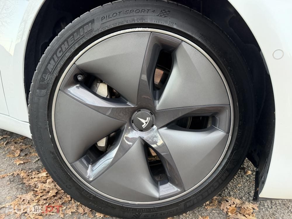 Tesla Model 3 Long-Range Dual Motor AWD