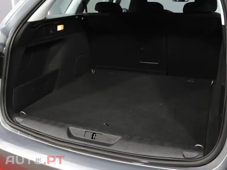 Peugeot 308 SW 1.5 BlueHDI Active — fotografia 16