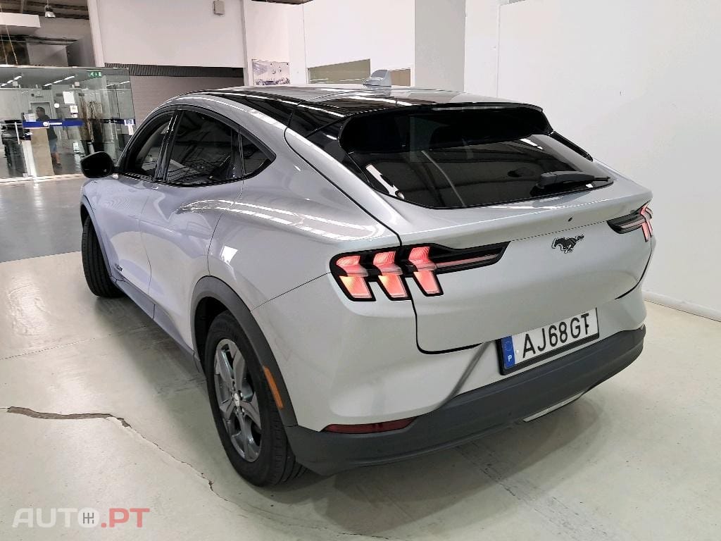Ford Mustang Mach-E Alargada