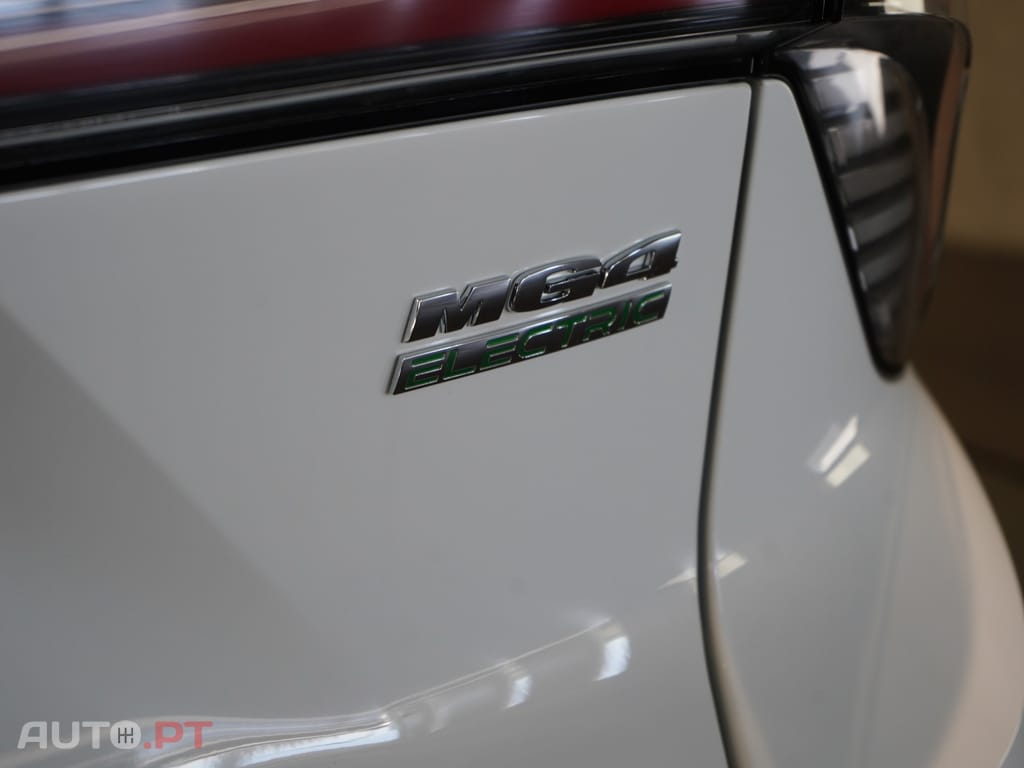 MG MG4 64 kWh Luxury