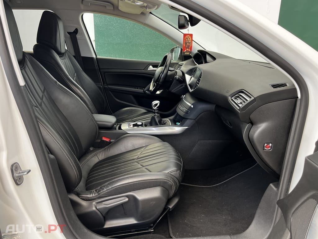 Peugeot 308 SW 1.2 PureTech Allure J17