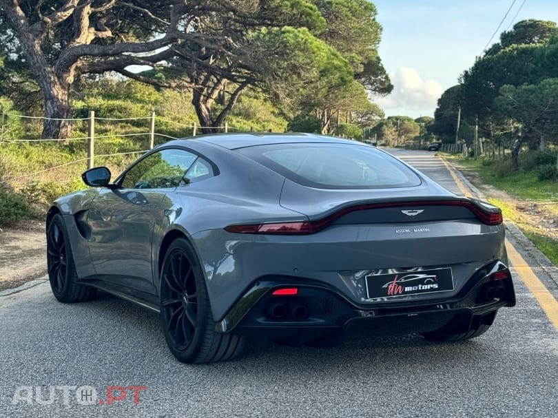 Aston Martin Vantage Coupé V8