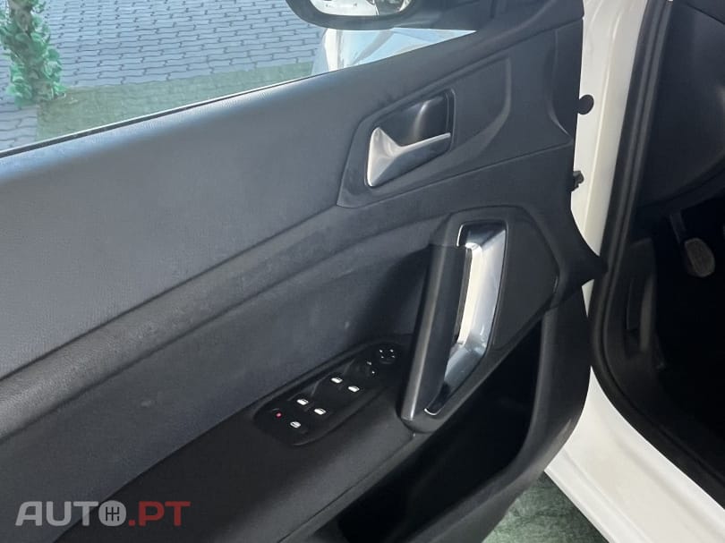 Peugeot 308 1.5 BlueHDi Business Line — fotografia 13