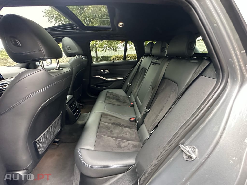 BMW 330 e Touring Pack Desportivo M Auto