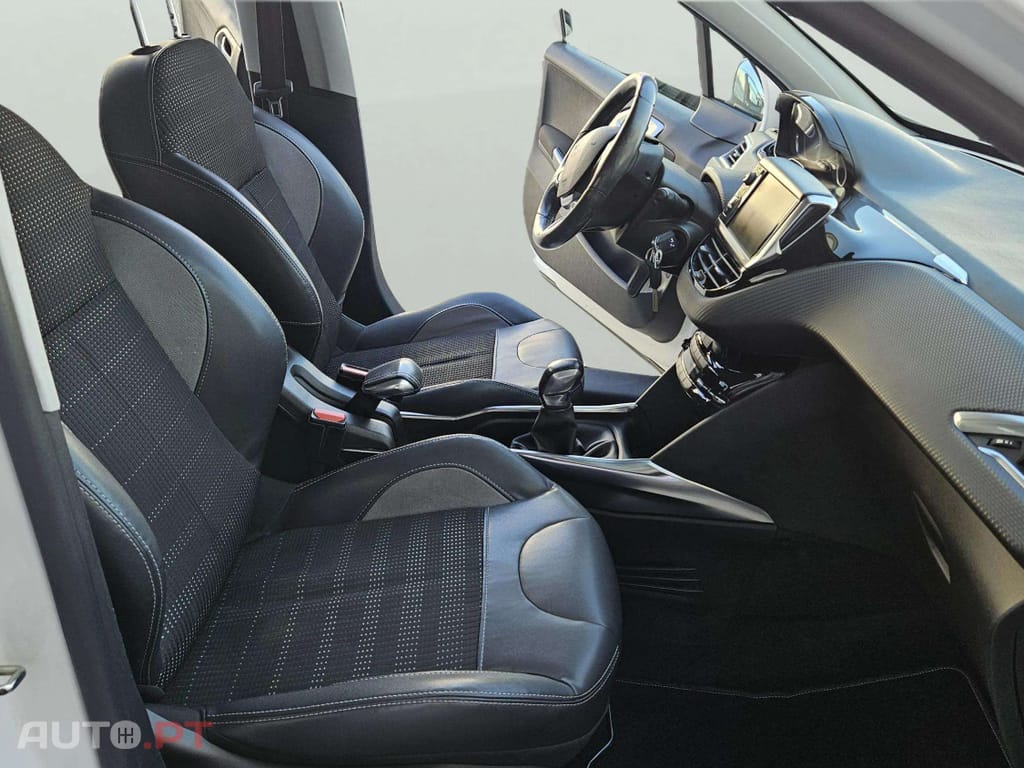 Peugeot 2008 1.2 PureTech Allure