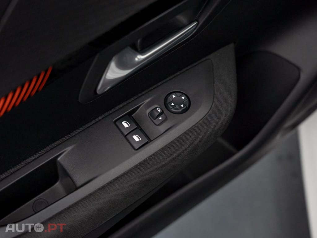 Peugeot E-208 50 kWh Active