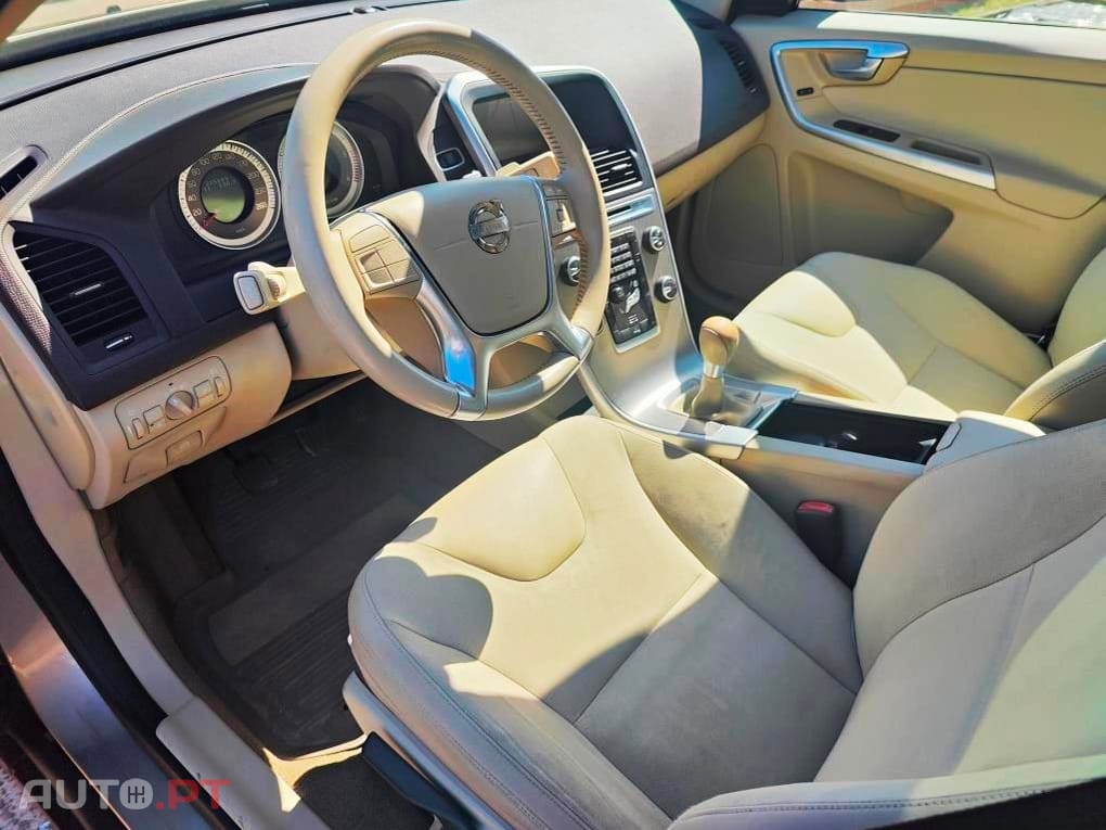 Volvo XC60 2.0 Momentum 164cv / 149  mês