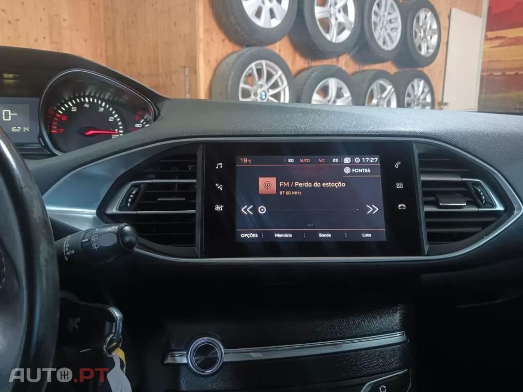 Peugeot 308 1.2 PureTech Active J17