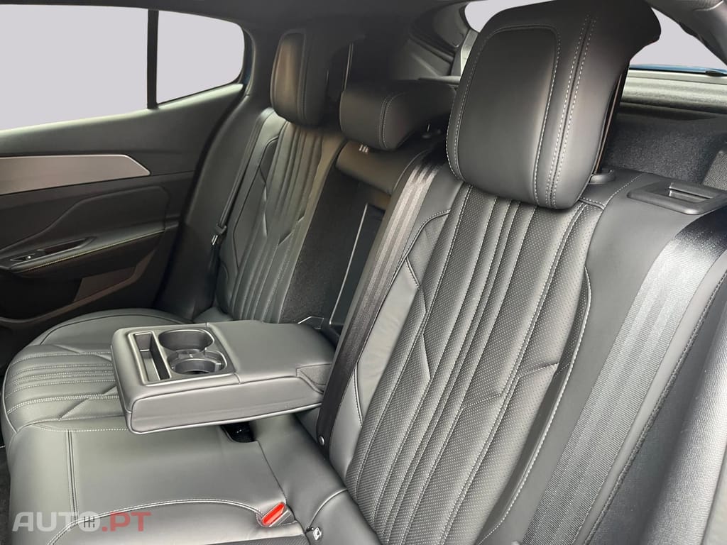 Peugeot 408 PHEV 180 e-EAT8 GT I.V.A DEDUTIVEL 