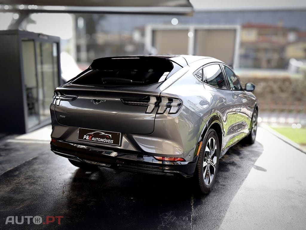 Ford Mustang Mach-E AWD PREMIUM