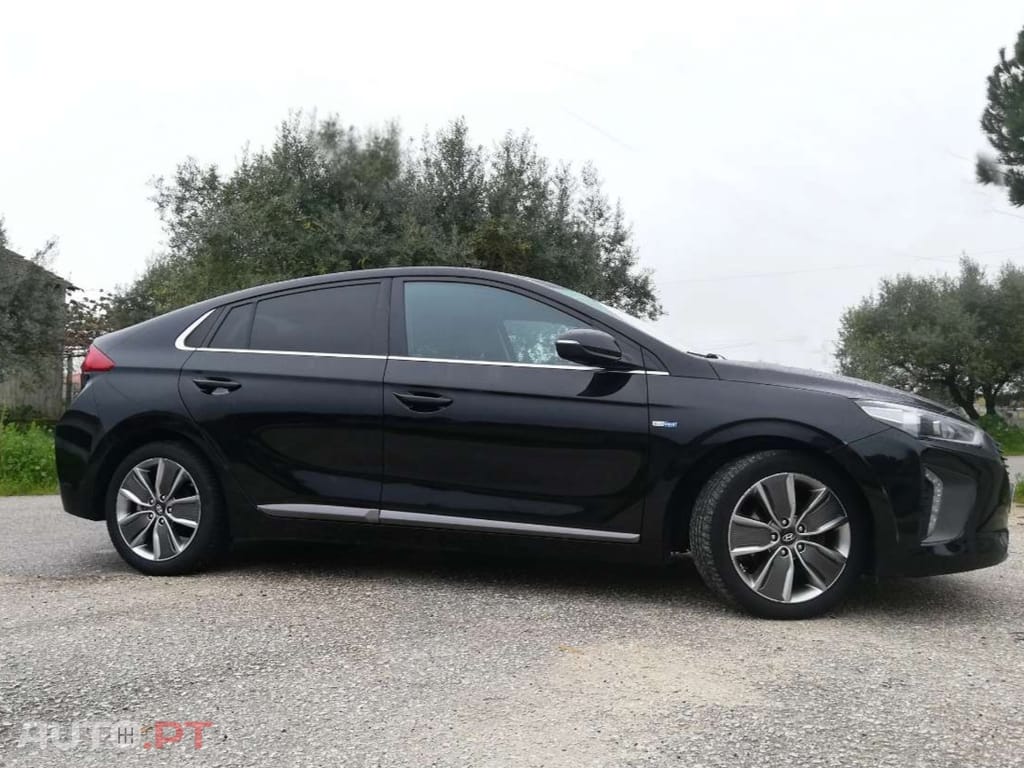 Hyundai Ioniq 1.6 GDI Hybrid Tech