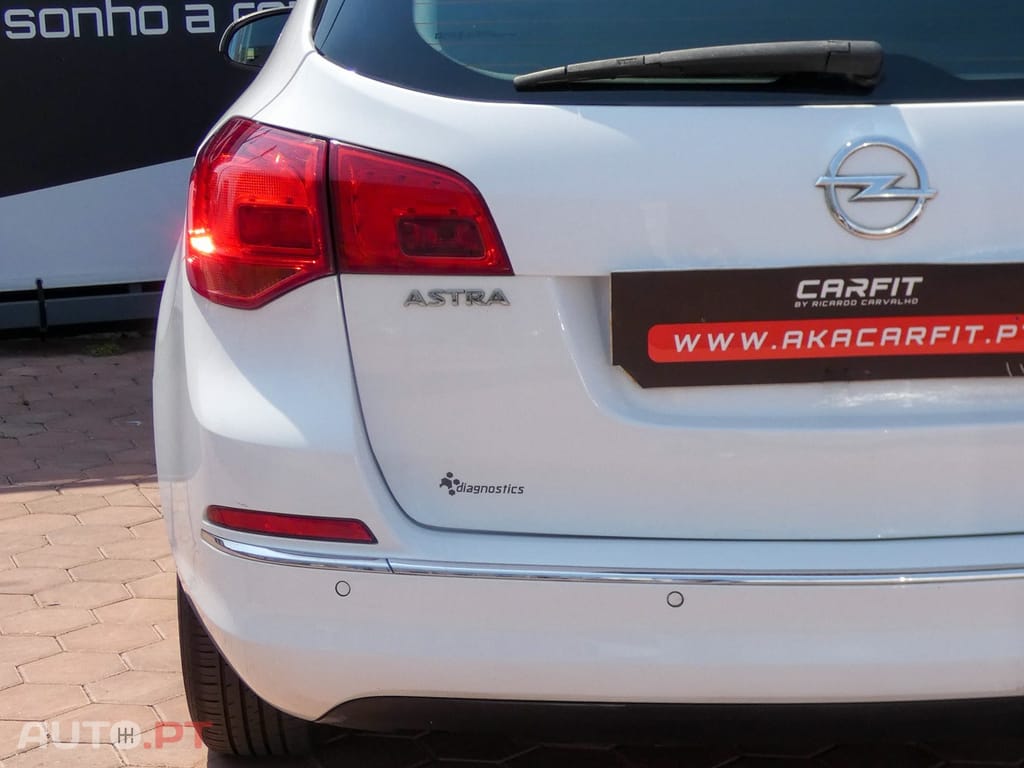 Opel Astra Outro
