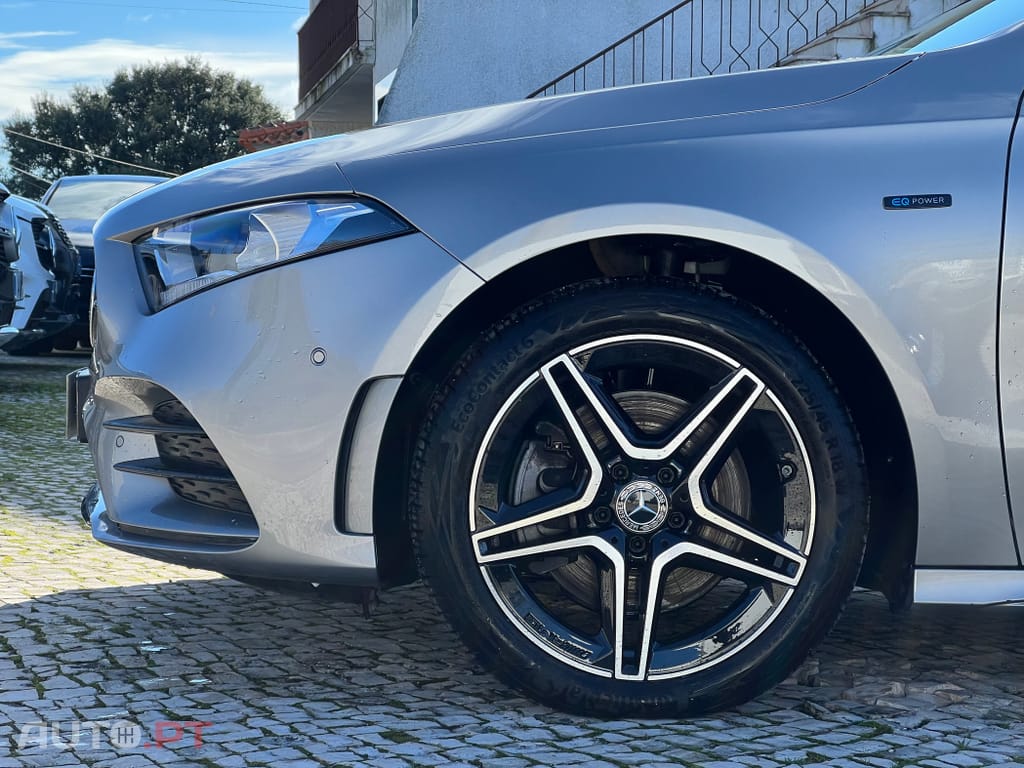 Mercedes-Benz A 250 e 8G-DCT AMG Line