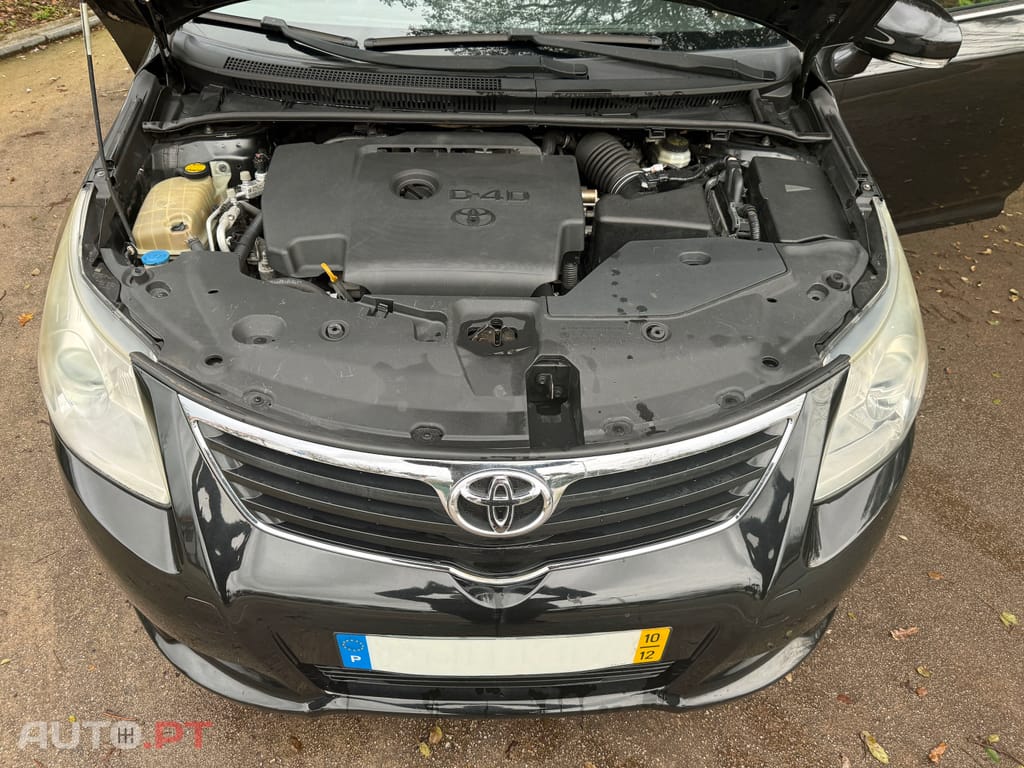 Toyota Avensis TOYOTA AVENSIS 2.0 D4D LUXURI+GPS+PELE+MULTIMÉDIA