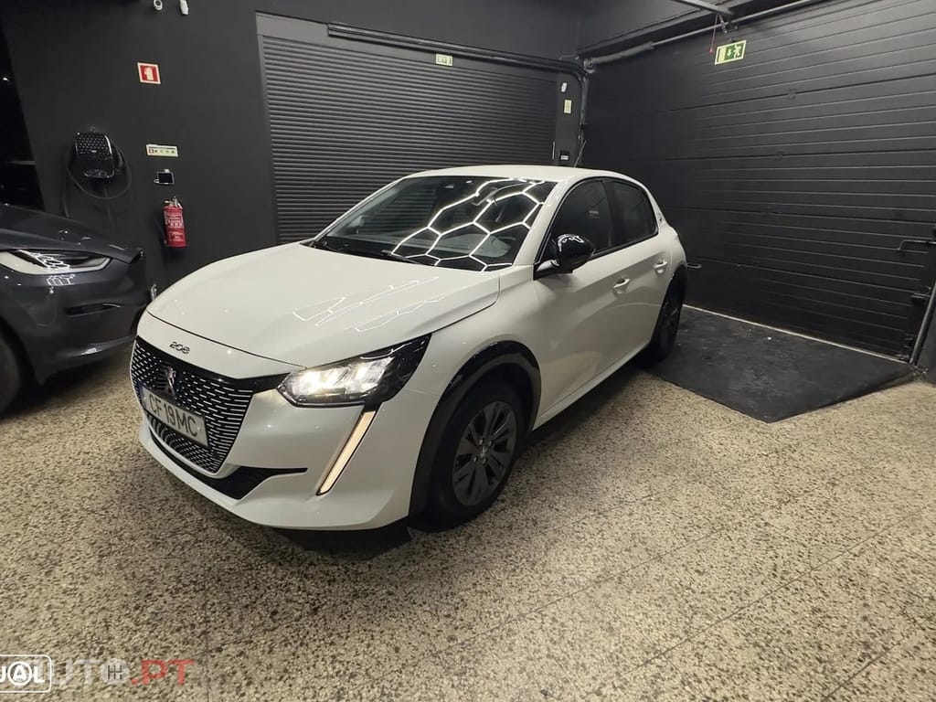 Peugeot E-208 50 kWh Allure Pack