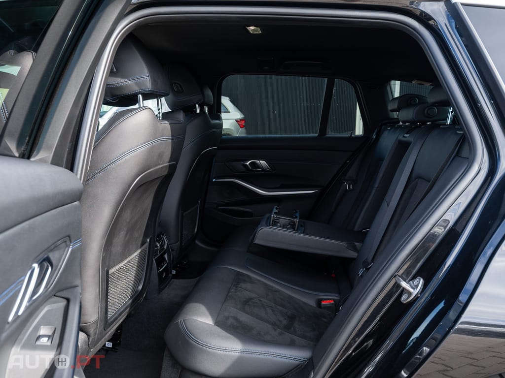BMW 320 e Pack Desportivo M Auto — fotografia 16