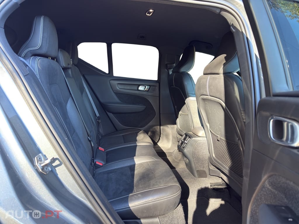 Volvo XC40 2.0 T4 R-Design