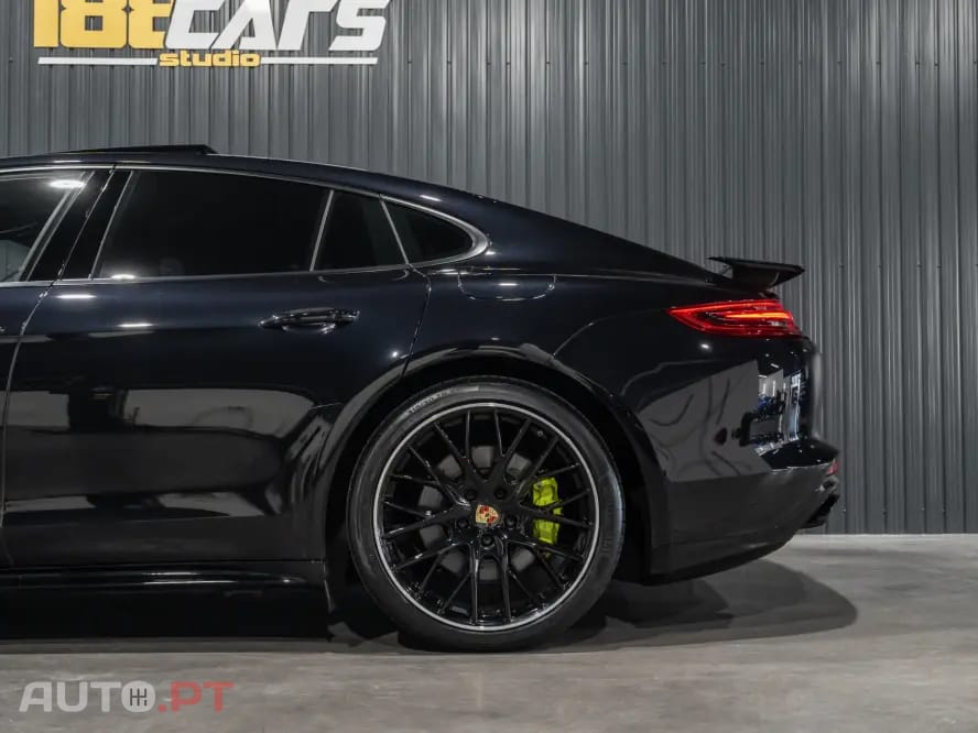 Porsche Panamera 4 E-Hybrid Platinum Edition
