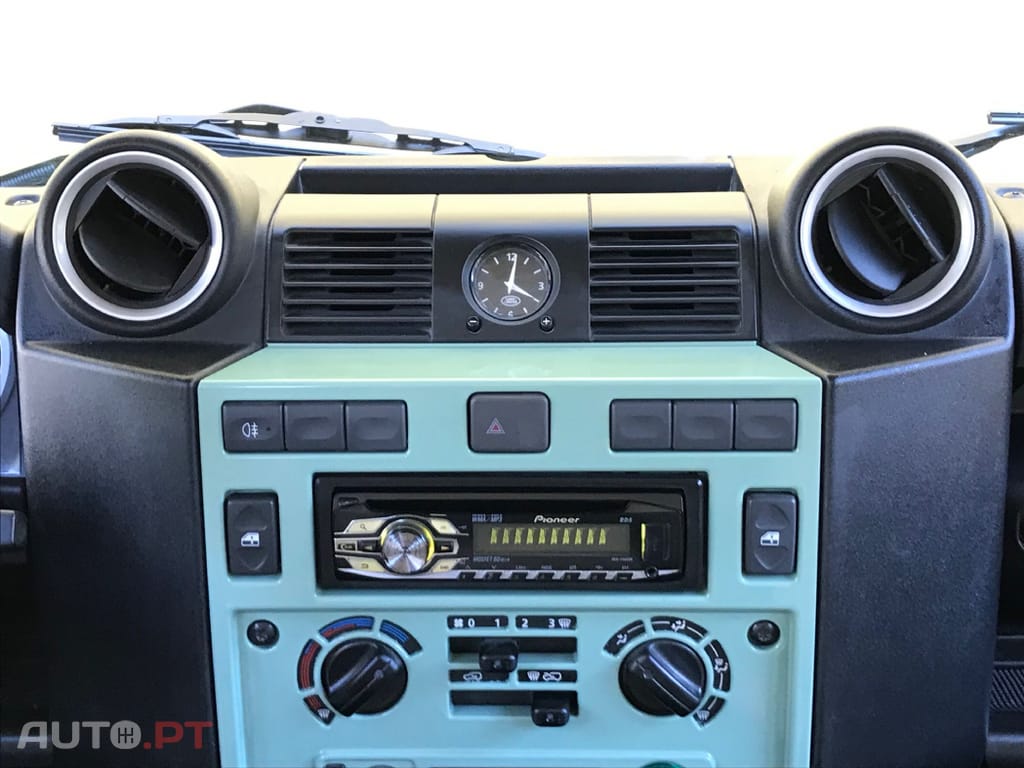 Land Rover Defender TD4 PUMA HERITAGE