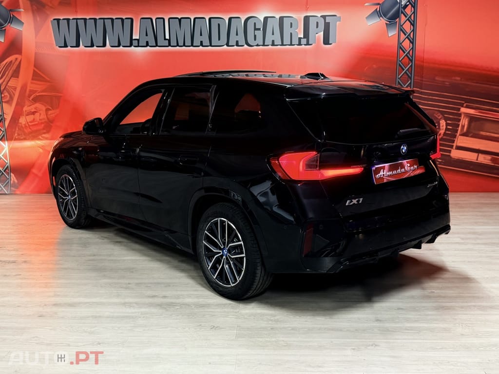 BMW iX1 xDrive30 Pack Desportivo M