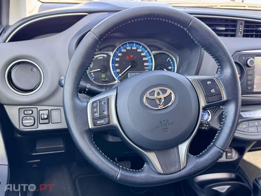 Toyota Yaris 1.5 HSD Sport+Navi — fotografia 11