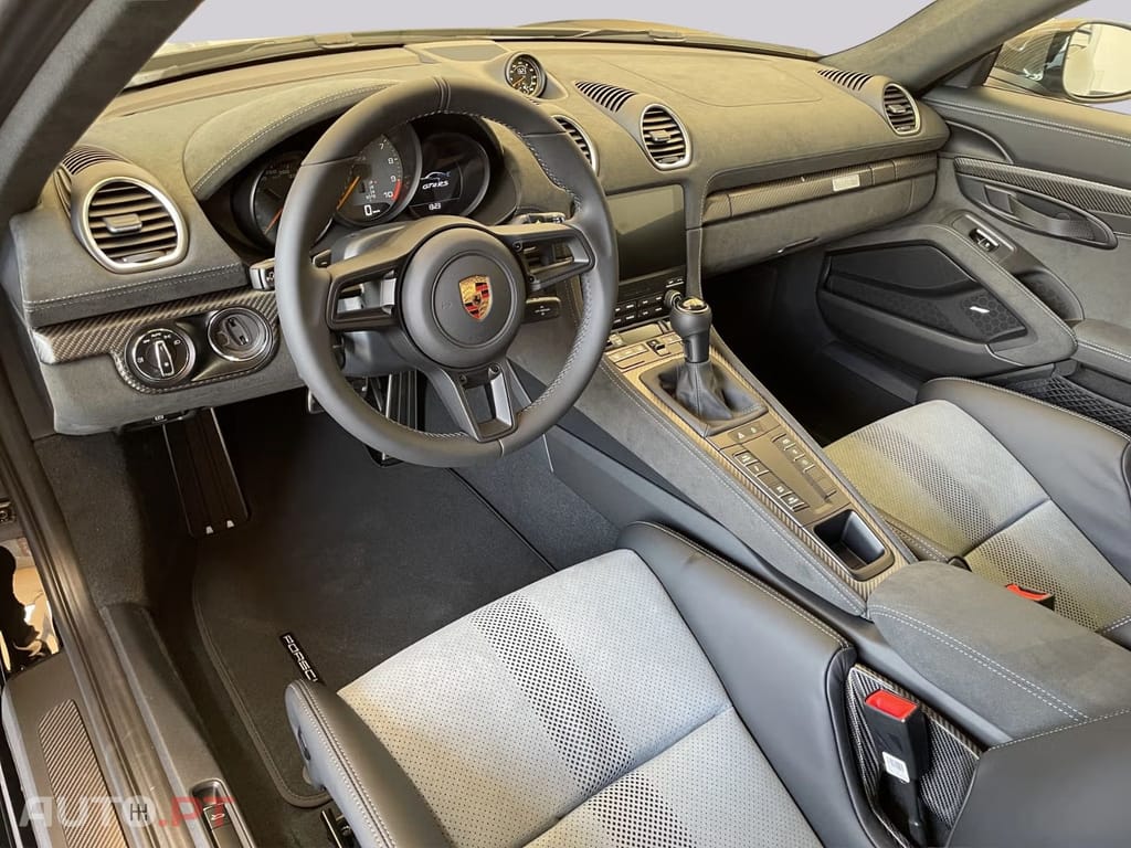 Porsche 718 GT4 RS 