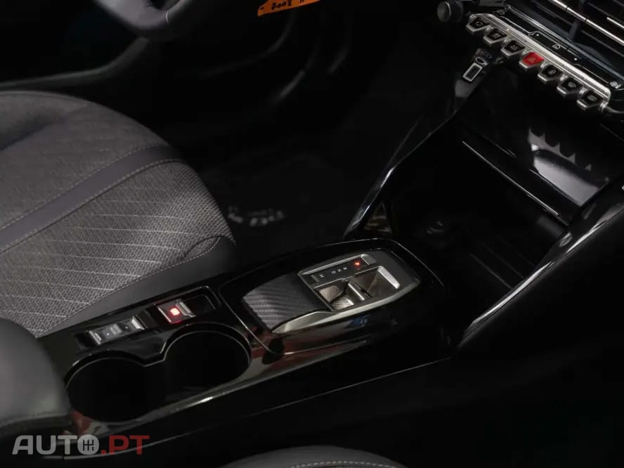 Peugeot 2008 1.2 Hybrid Allure e-DCS6