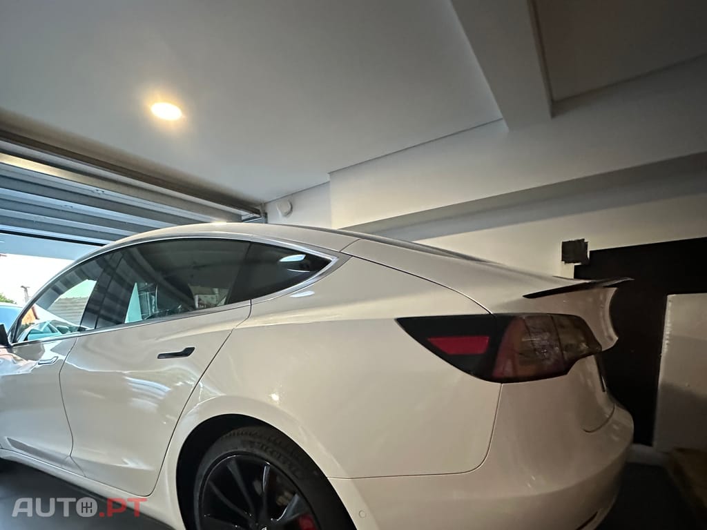 Tesla Model 3 RWD