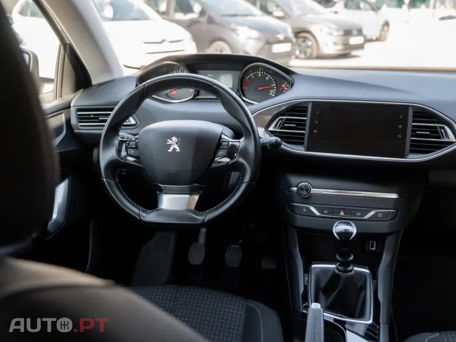 Peugeot 308 1.5 BlueHDi Business Line