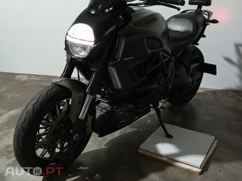 Ducati Diavel 1200 STRADA ABS LIQUIDAÇÃO DE STOCK - PREÇOS PROMOCIONAIS 5 DIAS DE PREÇOS INCRÍVEIS