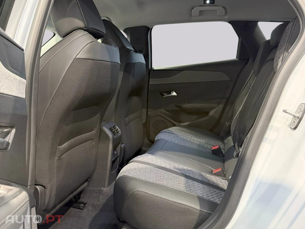 Peugeot 308 SW  Allure Hybrid I.V.A DEDUTIVEL