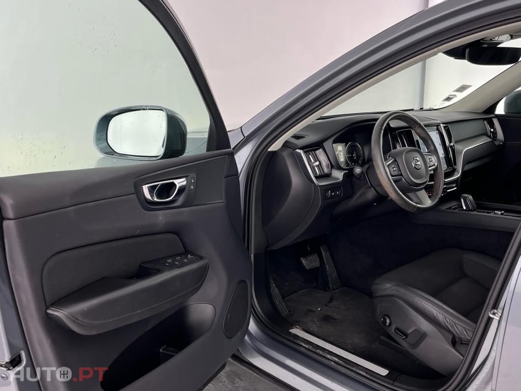 Volvo XC60 2.0 T8 PHEV Momentum Plus AWD