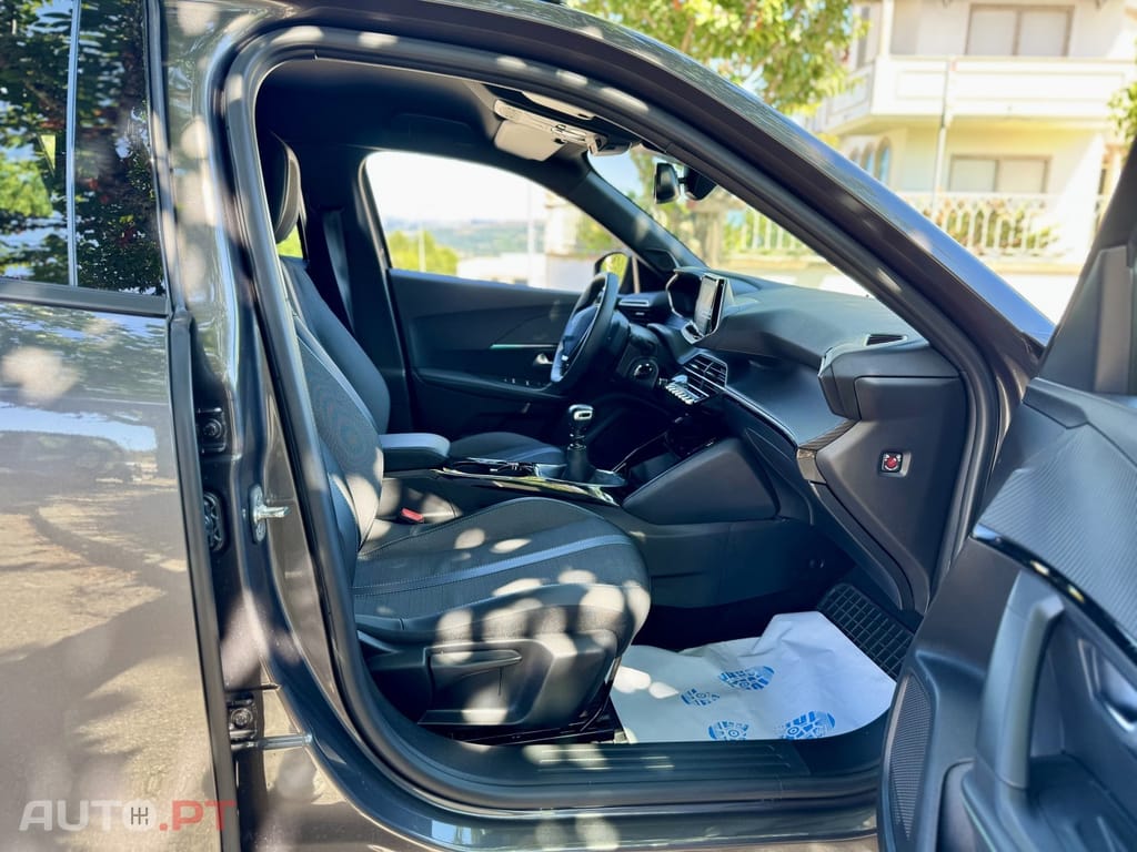 Peugeot 2008 PureTech 100 Allure