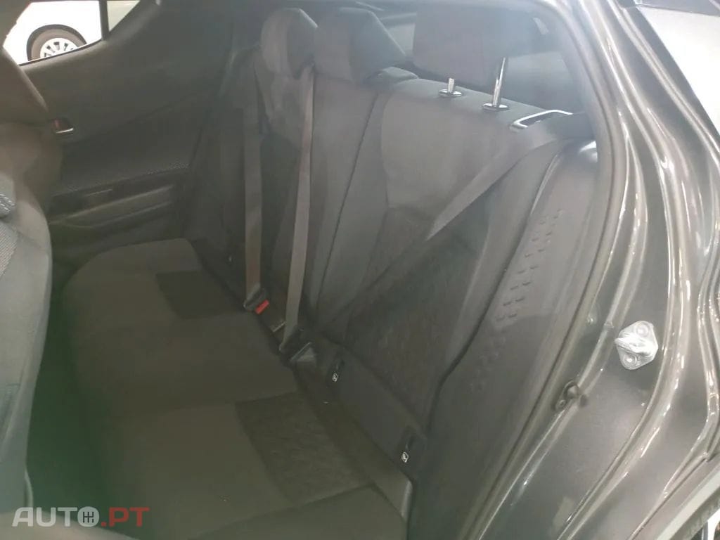 Toyota C-HR 1.8 Hybrid Square Collection