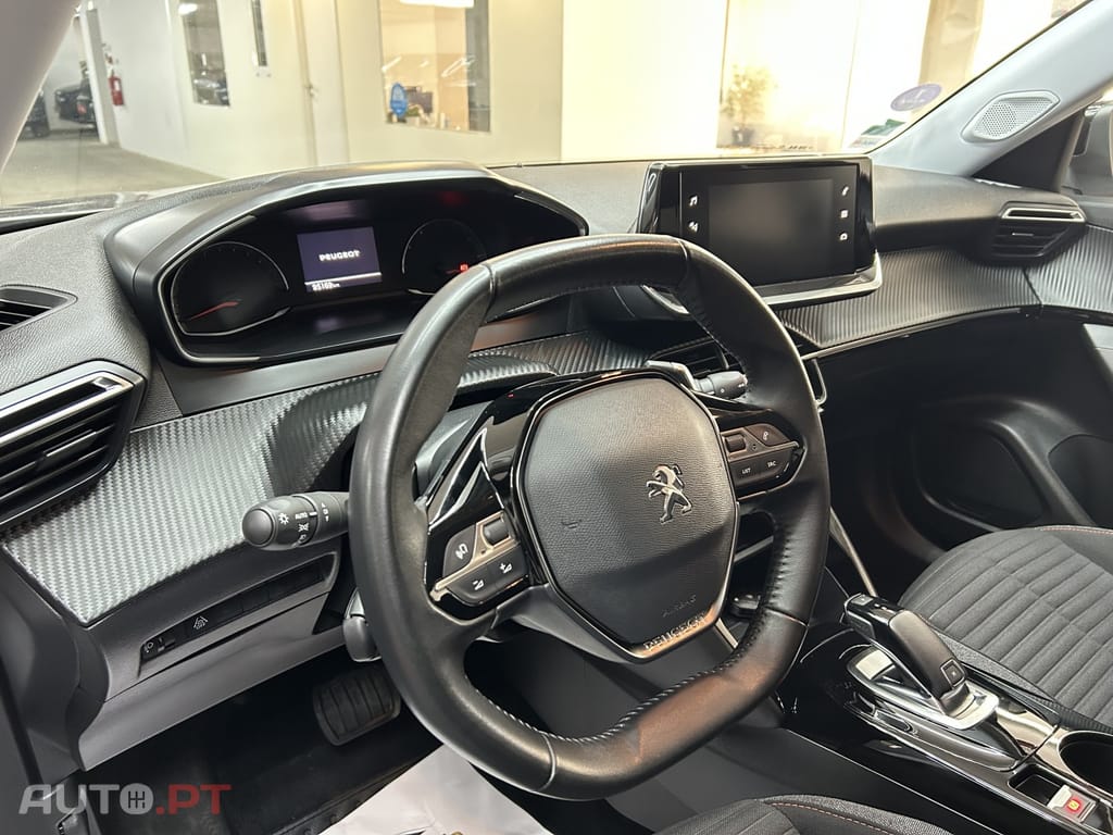 Peugeot 2008 1.2 PureTech Active EAT8