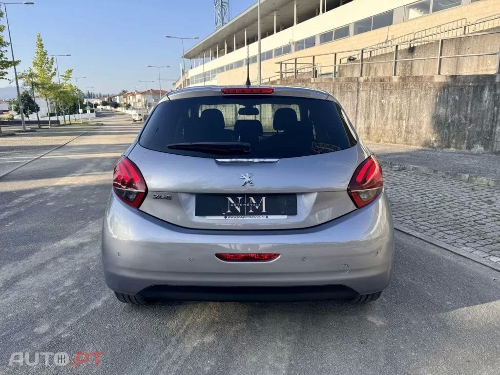 Peugeot 208 1.2 PureTech Signature