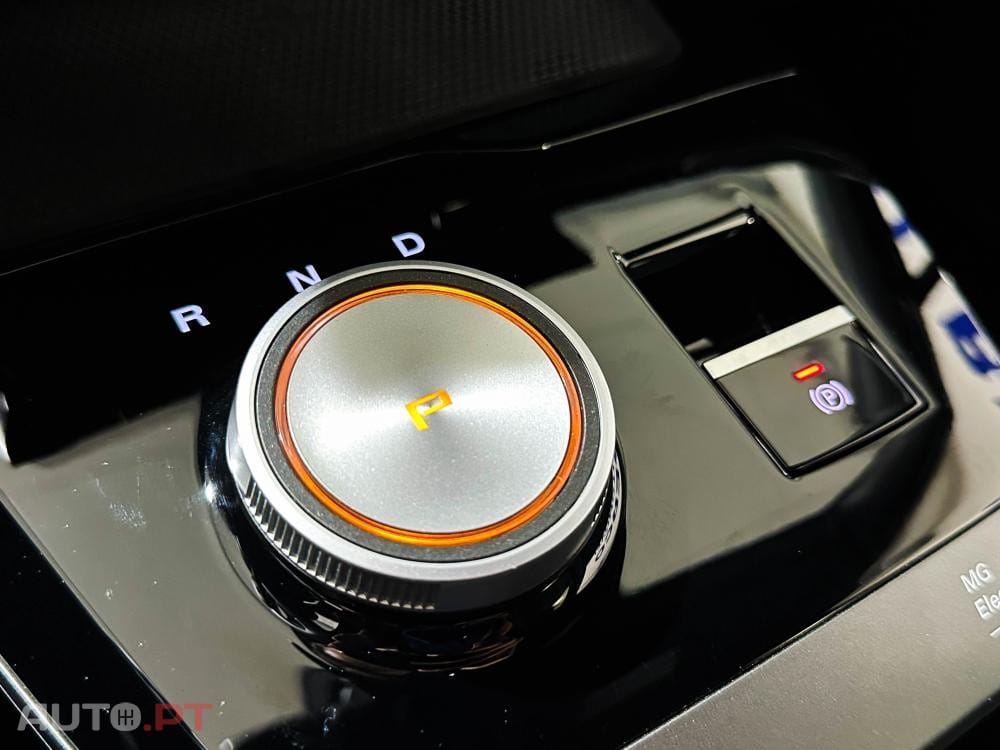 MG MG4 64 kWh XPower Luxury