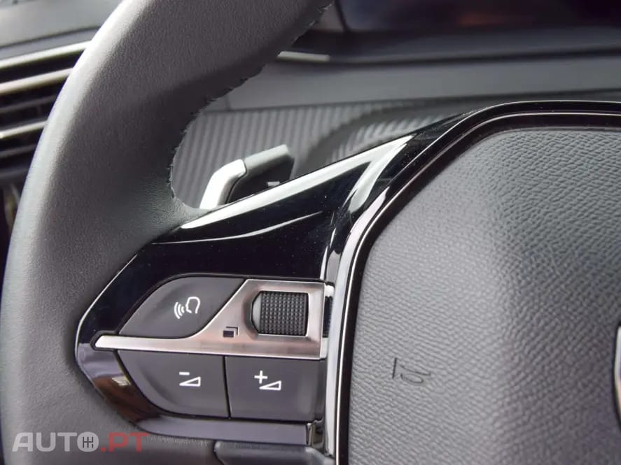 Peugeot 2008 1.2 Hybrid Allure e-DCS6