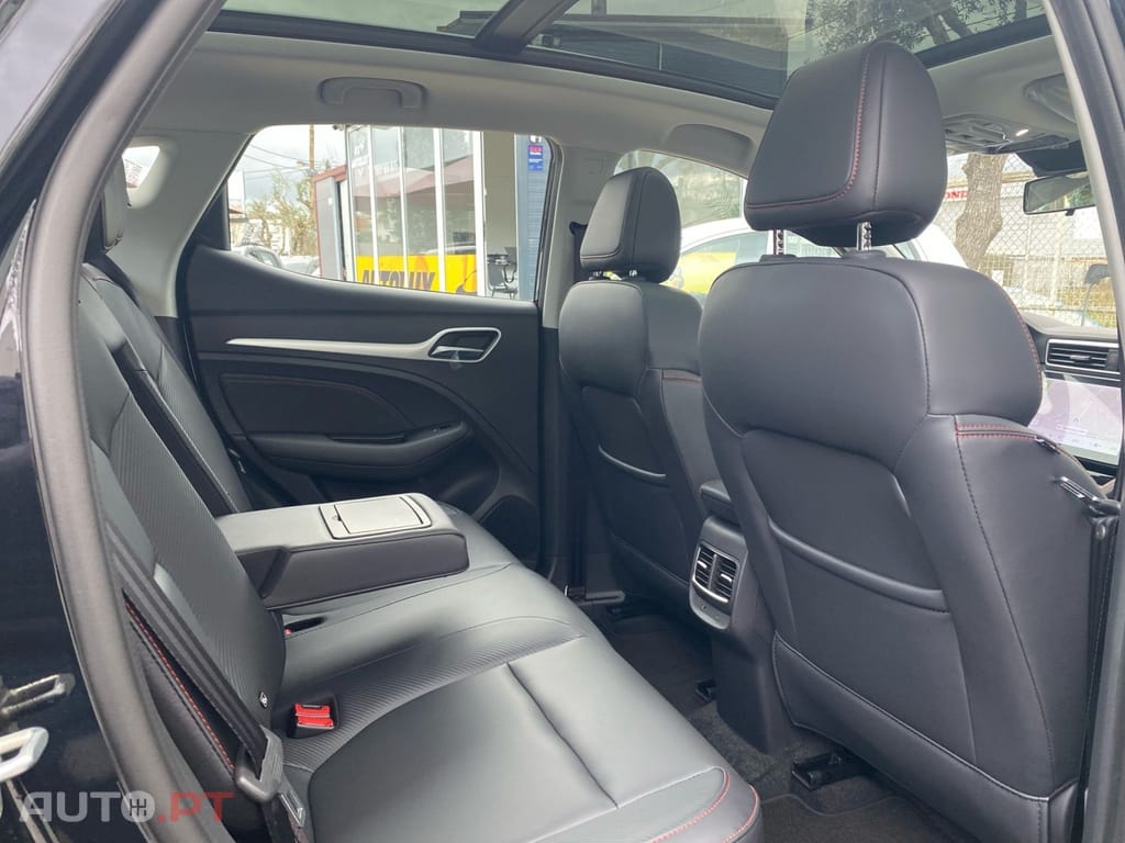 MG ZS EV 72.6 kWh Luxury OBC 11 kW