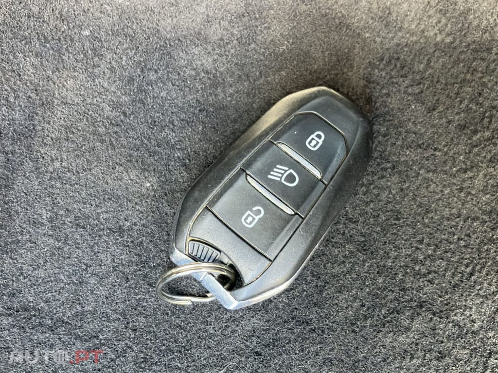 Peugeot 5008 1.5 BlueHDi Allure EAT8