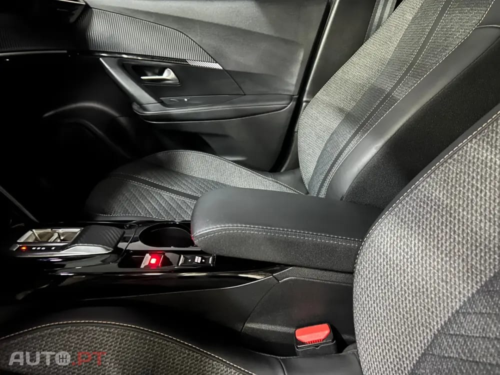 Peugeot 2008 1.2 Hybrid Allure e-DCS6
