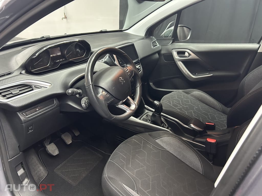 Peugeot 2008 1.2 PureTech Allure