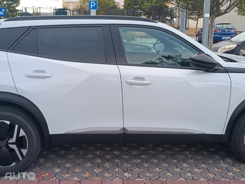 Peugeot E-2008 Allure Pack 1.2 PureTech