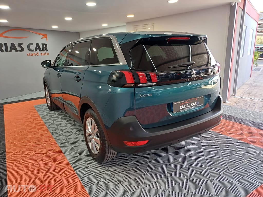 Peugeot 5008 1.2 PureTech Allure EAT8