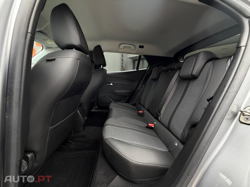 Peugeot E-2008 50 kWh Allure