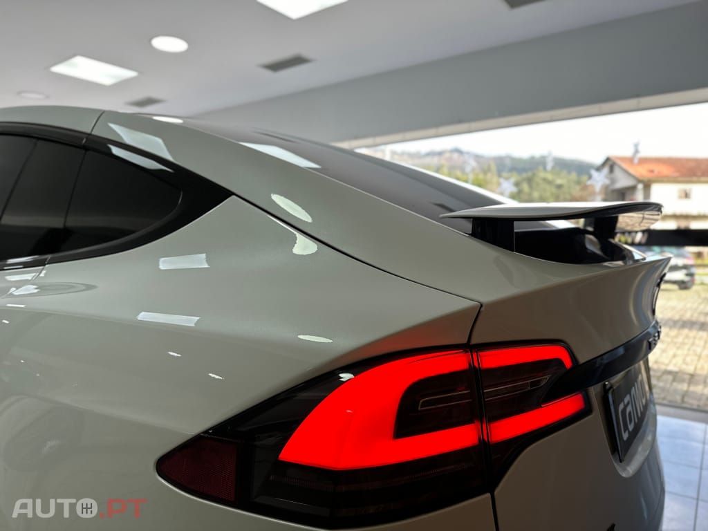 Tesla Model X Outro
