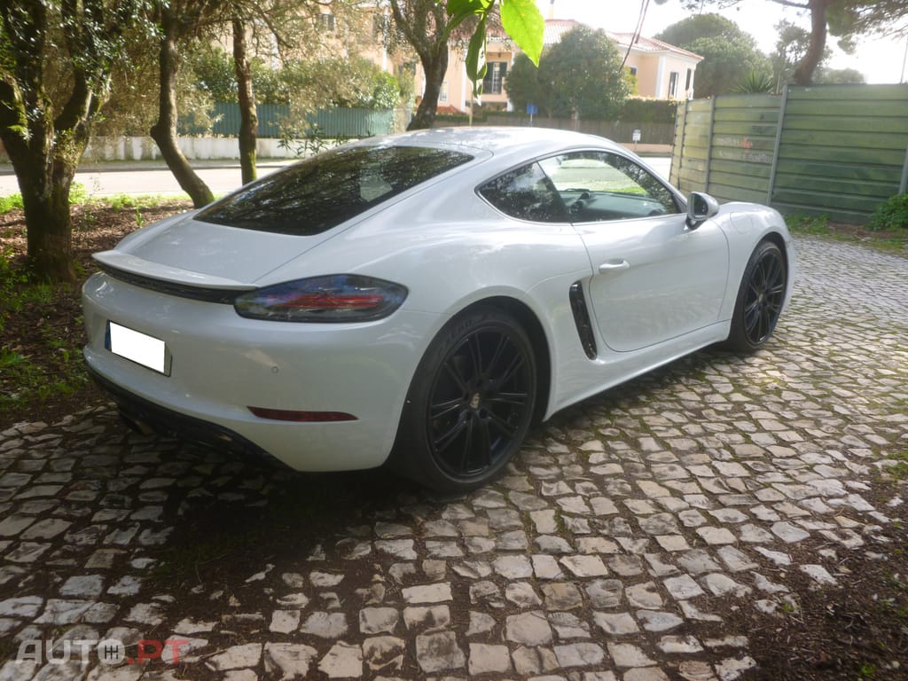 Porsche Cayman 718 2.0