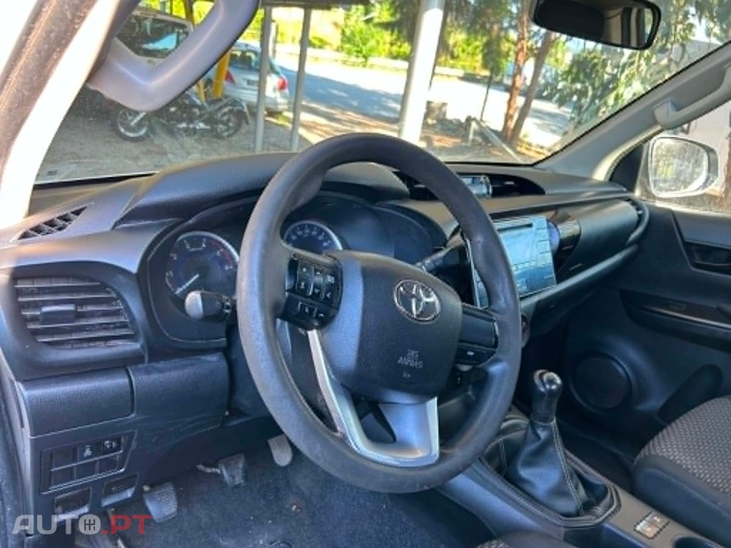 Toyota Hilux X-CAB 4x2  2.4D-4D 150cv